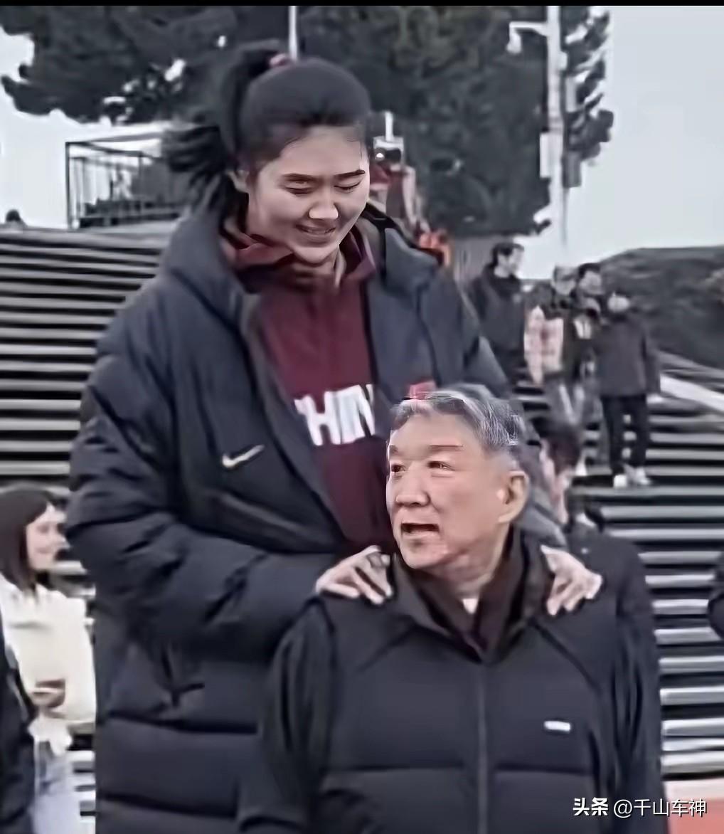 张子宇蹿红速度惊人，她应该好好感谢宫鲁鸣指导！

没想到年龄19岁、刚进入中国女