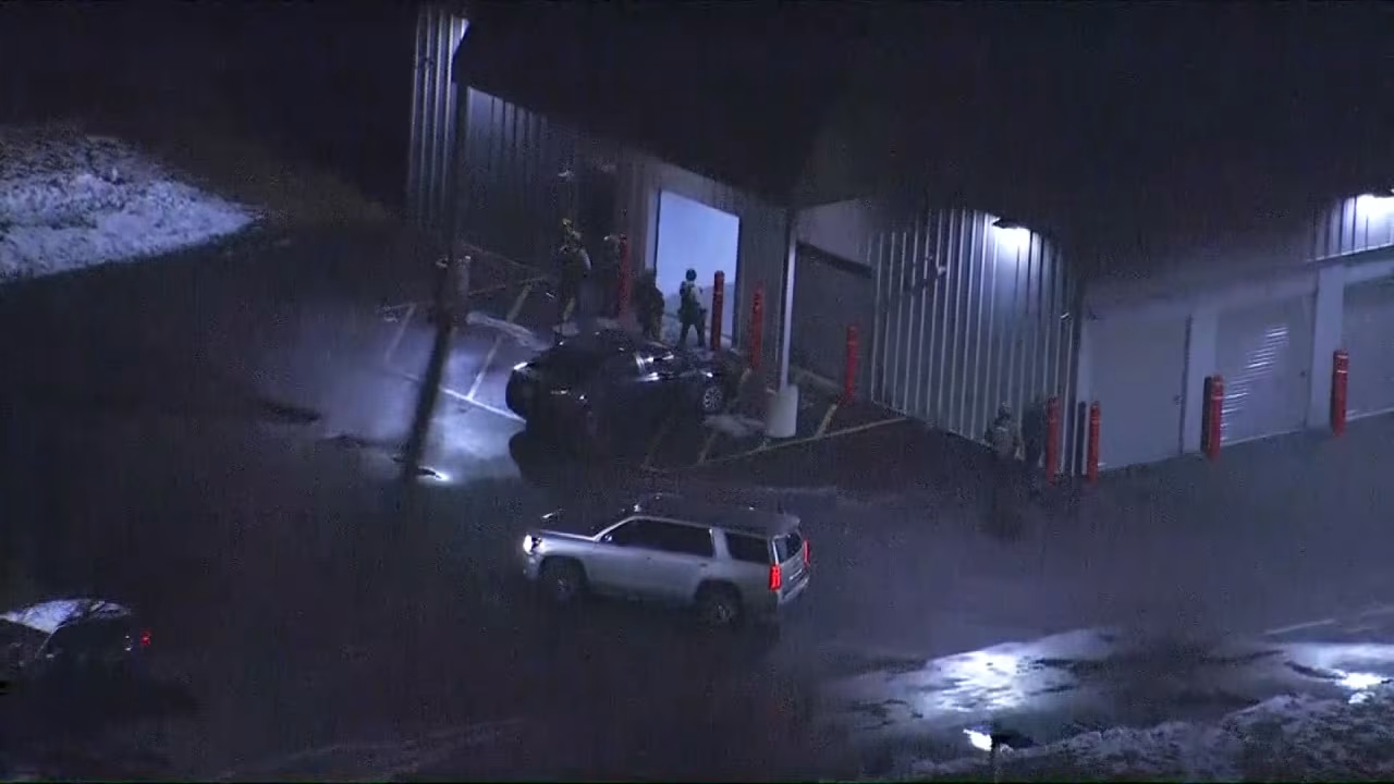 【 #美布朗大学枪击案嫌犯已自杀身亡# 】#布朗大学枪击案嫌犯已自杀身亡# 当地