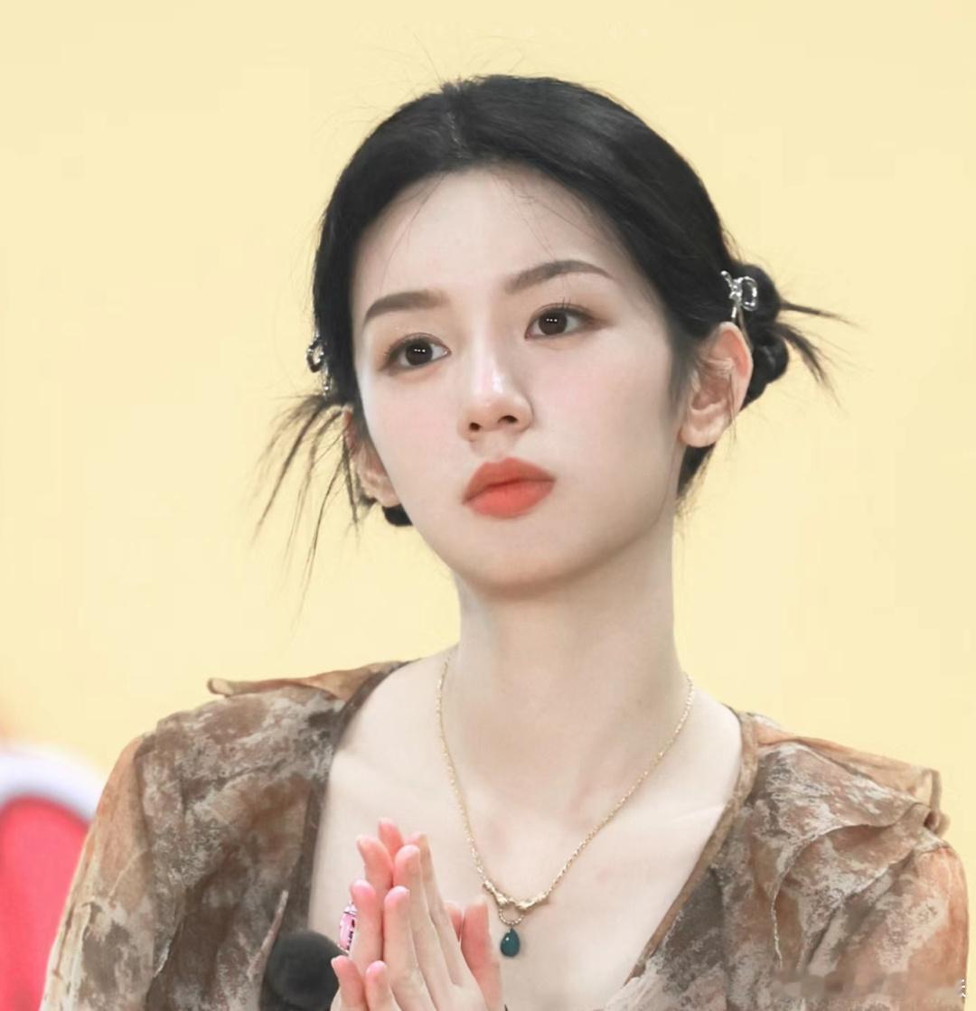 360度无死角的周也，每一个都能做头像。 ​​​