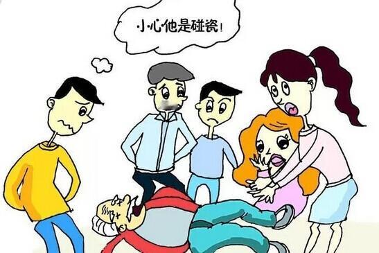 看到一条消息。
4月20日下午，江西抚州临川大道，骑行博主阿俊路遇一位老人摔倒，