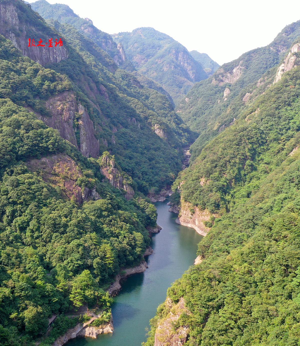 浙江省宁波市宁海县黄坛镇里天河村的杨染自然村，村民并不姓杨，为什么叫“杨染村”呢