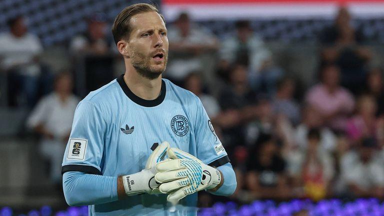 这……由于奥利弗·鲍曼今天因身体不适缺席训练，纳格尔斯曼紧急征调了“预备役门将”