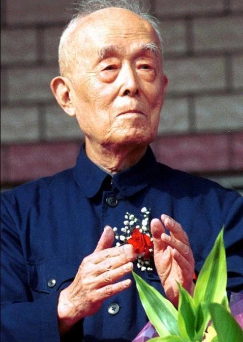 著名国学大师季羡林曾这样说道：“大多数人来到这个世界上就是凑数的，为了一口吃的，