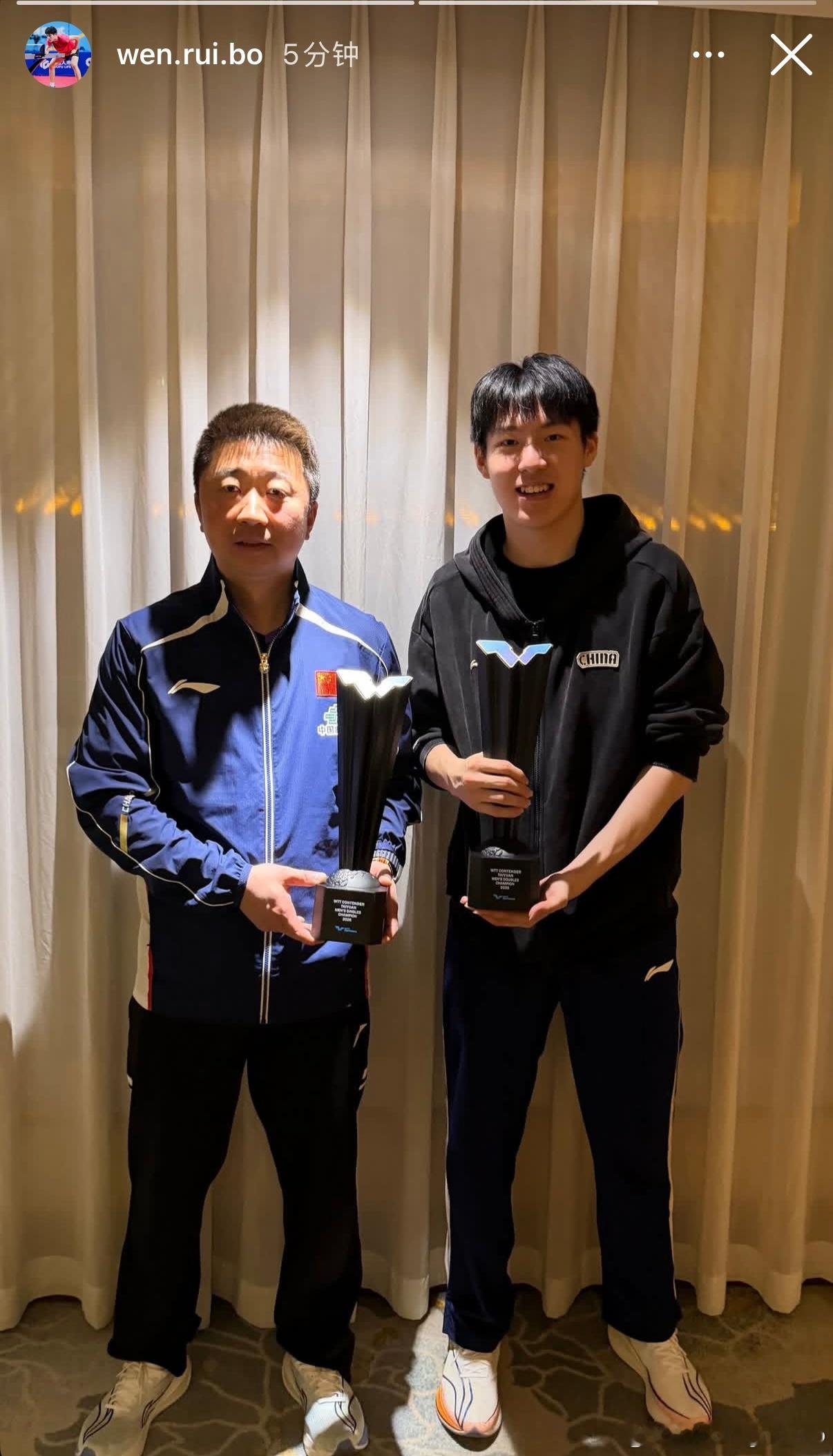 温瑞博太原站双冠温瑞博与徐辉教练手持冠军奖杯合影🏆🏆 