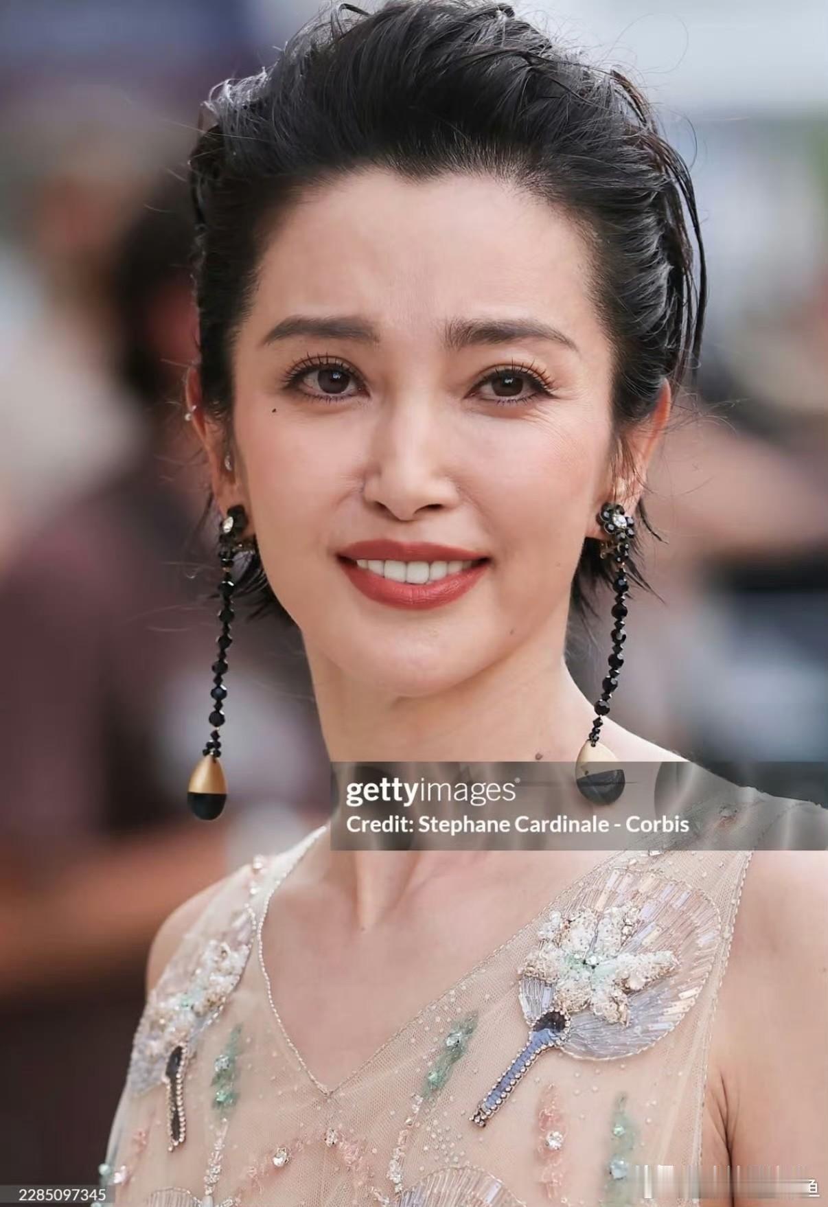 李冰冰
笑到最后，不是因为她聪明，也不是因为她能力出众，其实她就是有一个有格局的