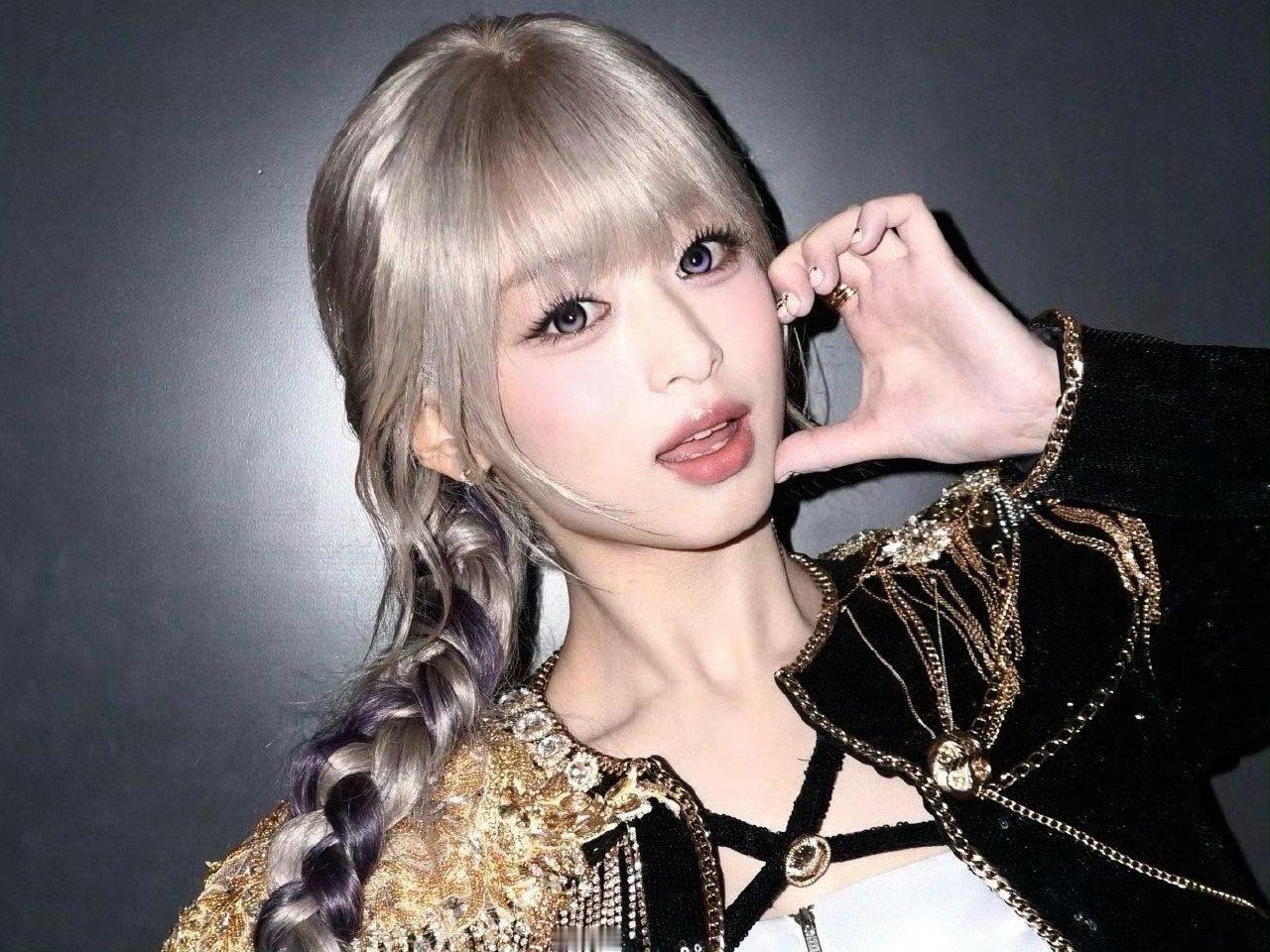 “即使不在眼前，也请记住一直想着你爱着你的我。” ———AHYEON郑雅贤