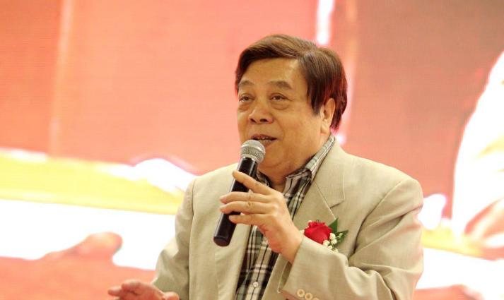 2020年，赵忠祥感觉自己快要不行了，赶紧找来好友倪萍，他说：“我的钱不要给我的