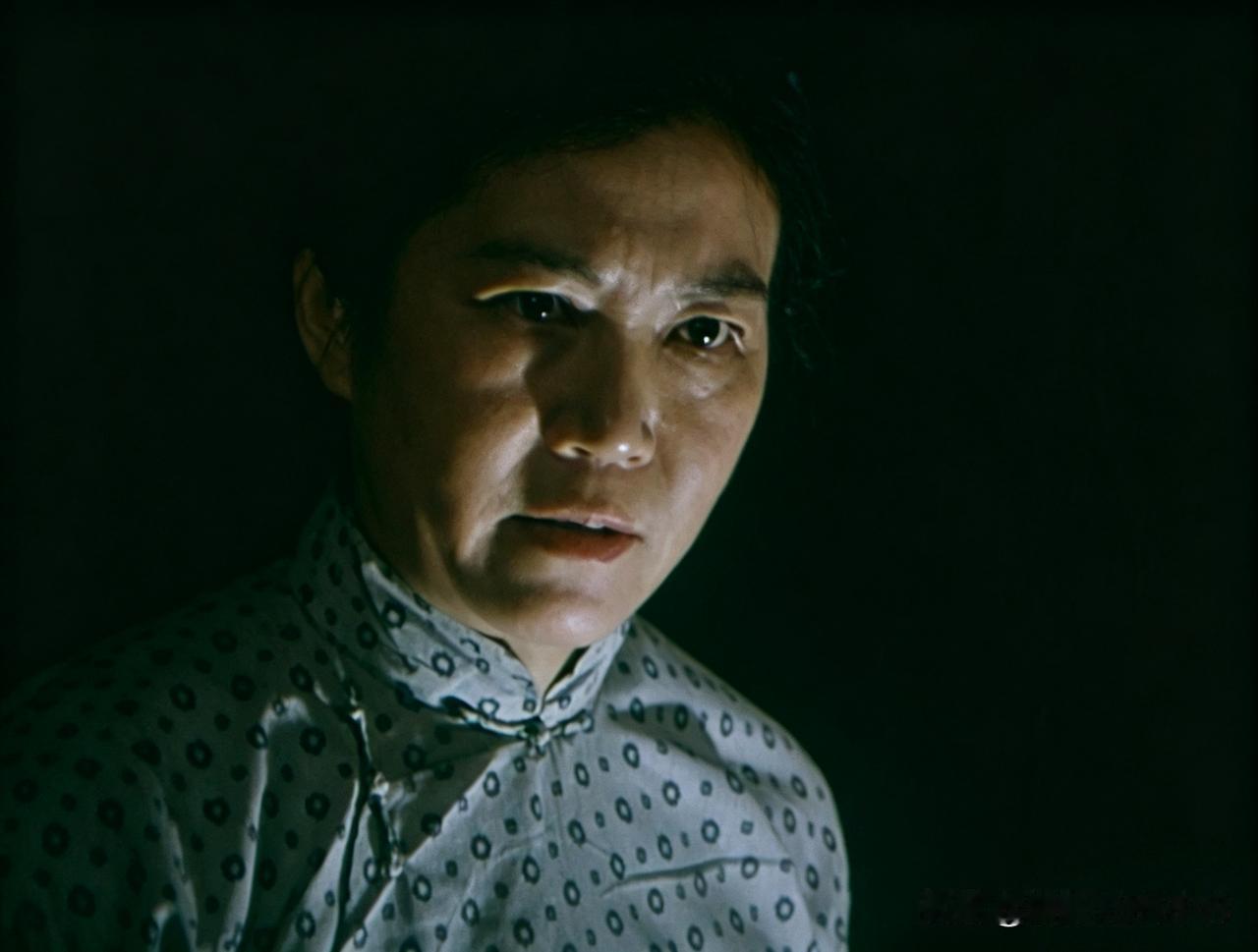 还记得他们俩吗？
       很多人以为他们在电影里是两口子，其实不是，他们只