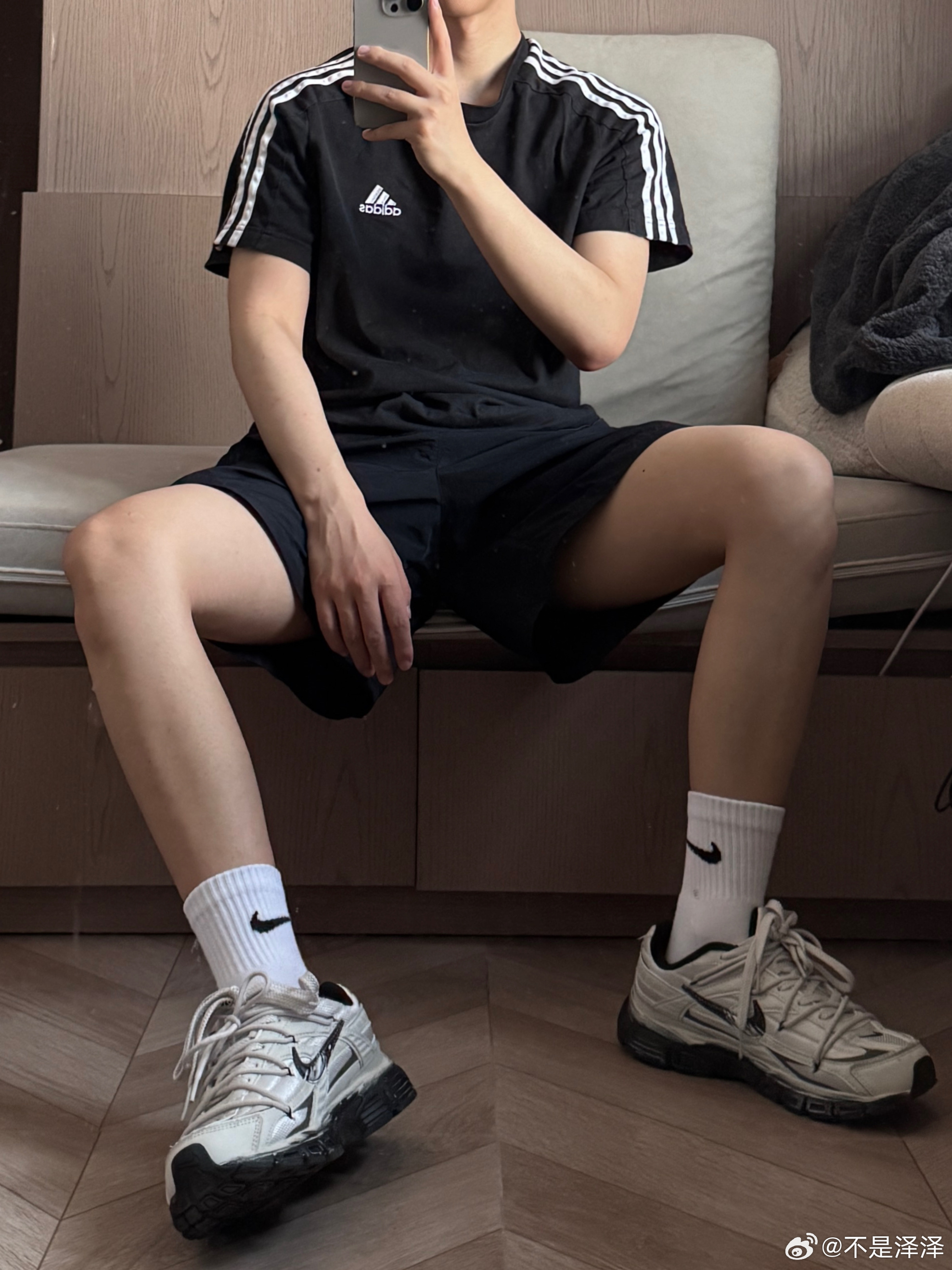 不回消息的滚 回消息的也滚 等的不是你消息 ​​​