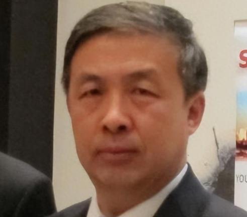 中国现在向 美国 投降还来得及！再晚就要‘跪着’了，几年前中美贸易战 ，大家正咬