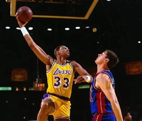 NBA历史上有很多球员拥有广为人知的外号，以下是一些著名的例子：
迈克尔·乔丹（