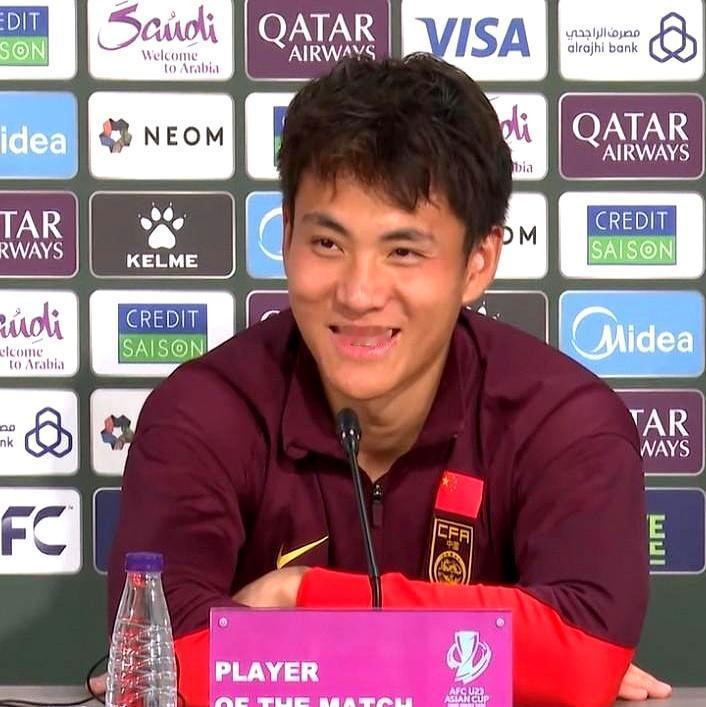 点球扑出那刻，他直接开喷：爽！
 
李昊把乌兹别克斯坦四个点球方向全猜中，第四个