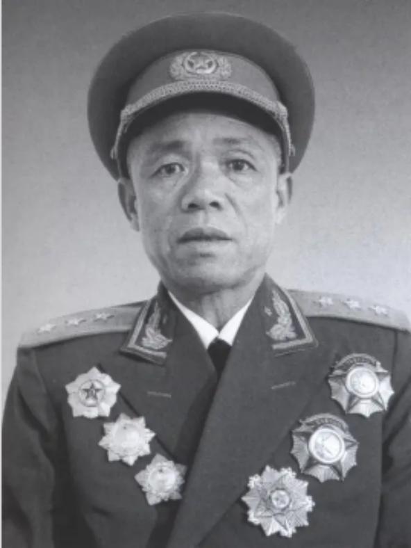 中国人民解放军上将韩先楚
韩先楚：从放牛娃到开国上将的传奇人生
 
在中国近现代