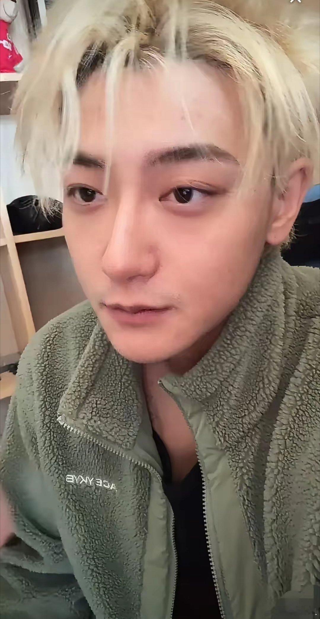 黄子韬炮轰演员星星失联事件招聘组 黄子韬说，流量要用在正确的地方，叫大家多多帮忙
