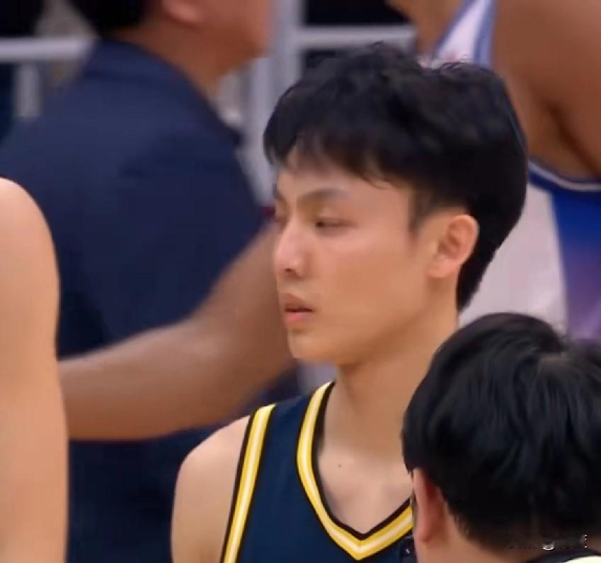 杰师傅奎因联袂逆转，
华南虎主场击败宁波。

首轮相遇，宁波町屋队主场创历史性般