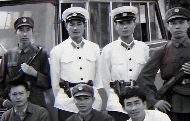 开国中将吴富善很有意思。
吴富善是江西吉安人，那地方穷，他打小就没过上一天舒坦日