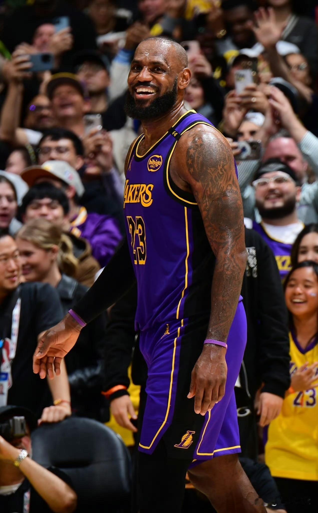 湖人23分惨败火箭，遭遇三连败了……[泪奔]

——东契奇，25分5篮板7助攻，