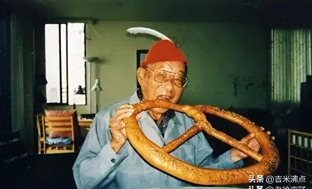 西安事变过去五十多年了，张学良一直没公开夸过谁，但他在晚年反复讲起毛泽东，不是客