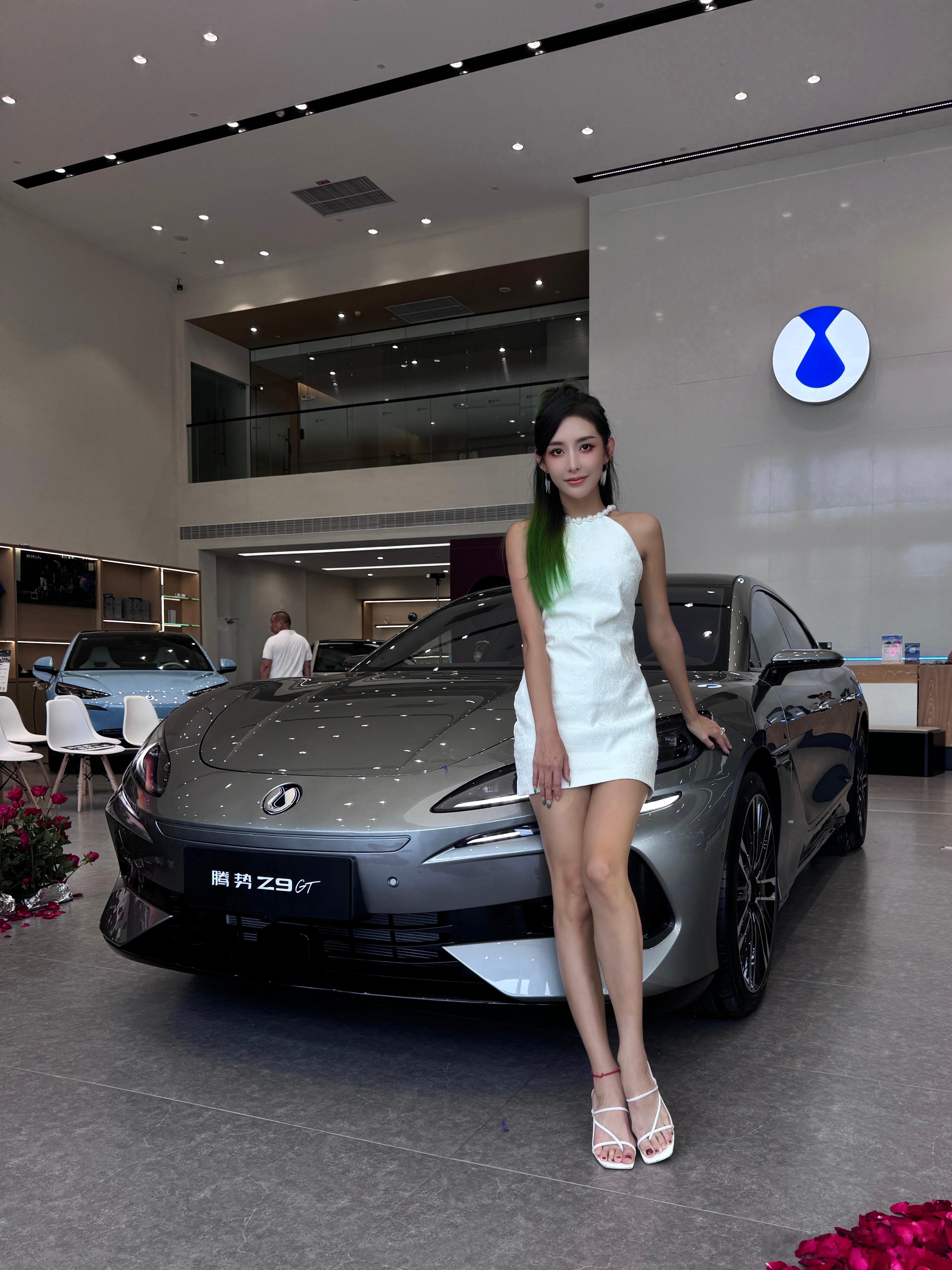 厦门腾势品鉴会[笑而不语]福建的第一台腾势Z9GT车子很帅，据说零百两秒级，豪华