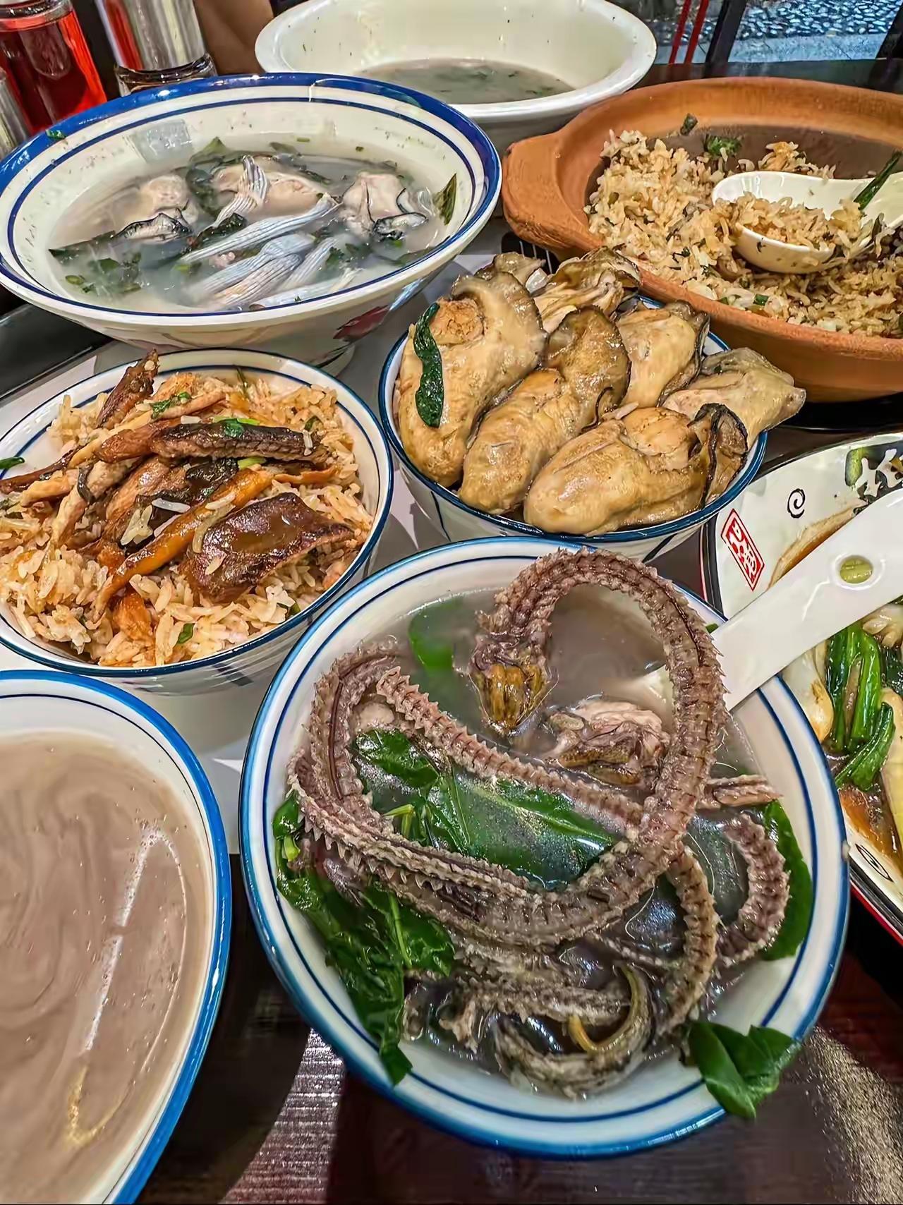 这一桌你们知道这是哪里的菜吗？[what]