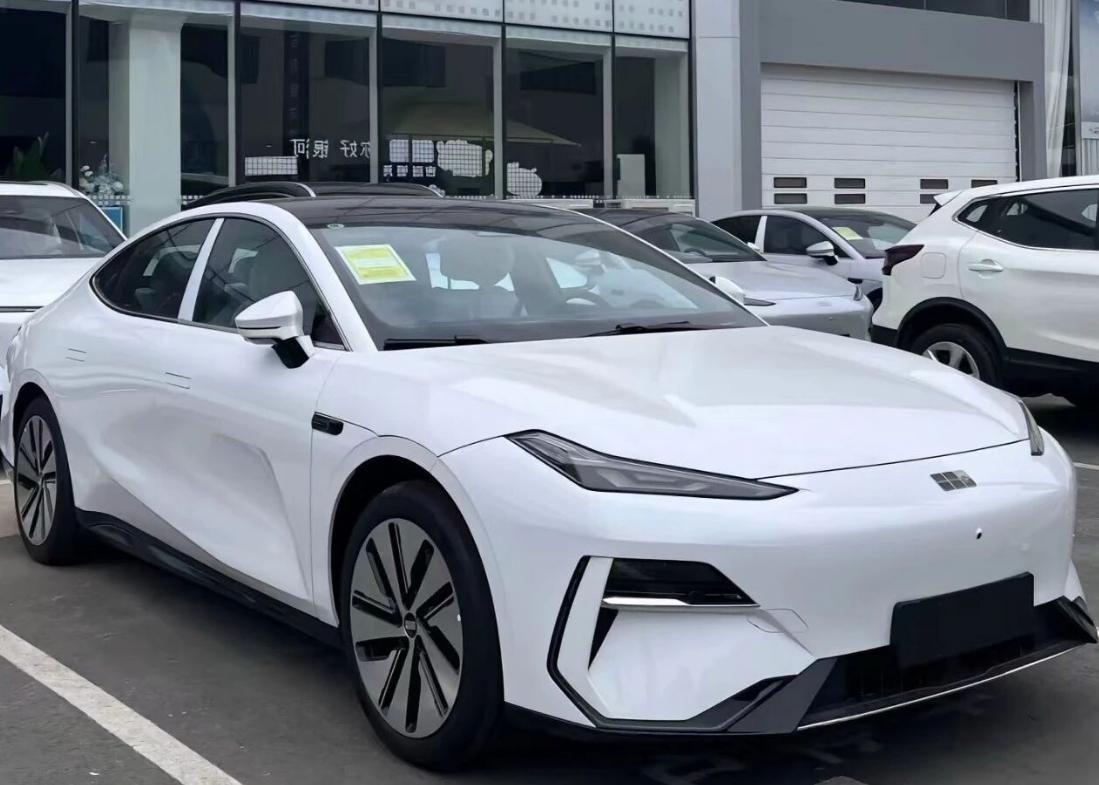 二手银河E8现在什么价？2026年4月行情，5米大车跌进10万区
 
兄弟们，最