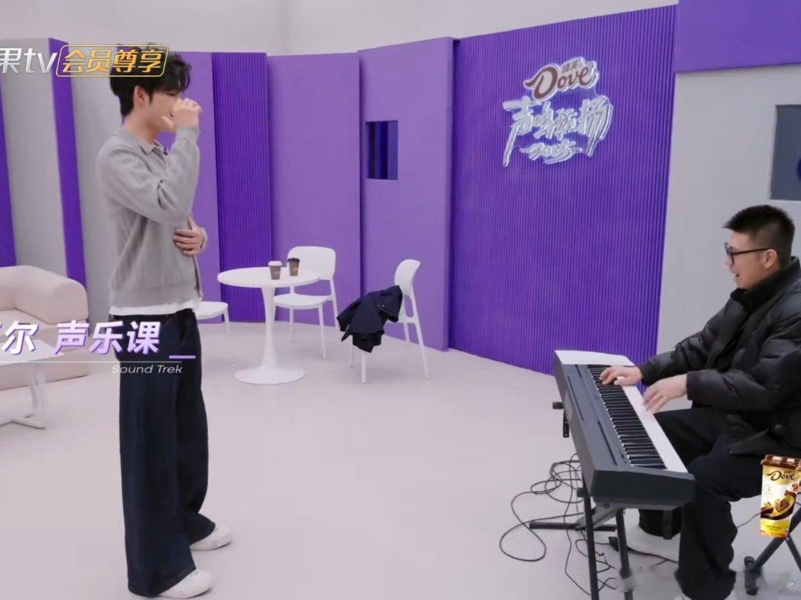 原来长的个高的都是水牛音啊，张卓尔被声乐老师询问身高，表示个高的能唱这么高音的很