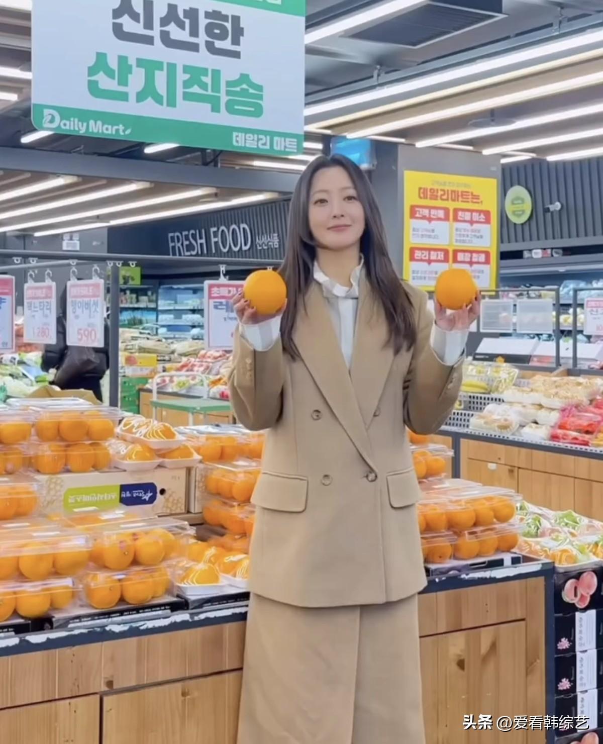 3日，演员金喜善在个人Instagram上传了多张照片，并写道“你们到底爱不爱我