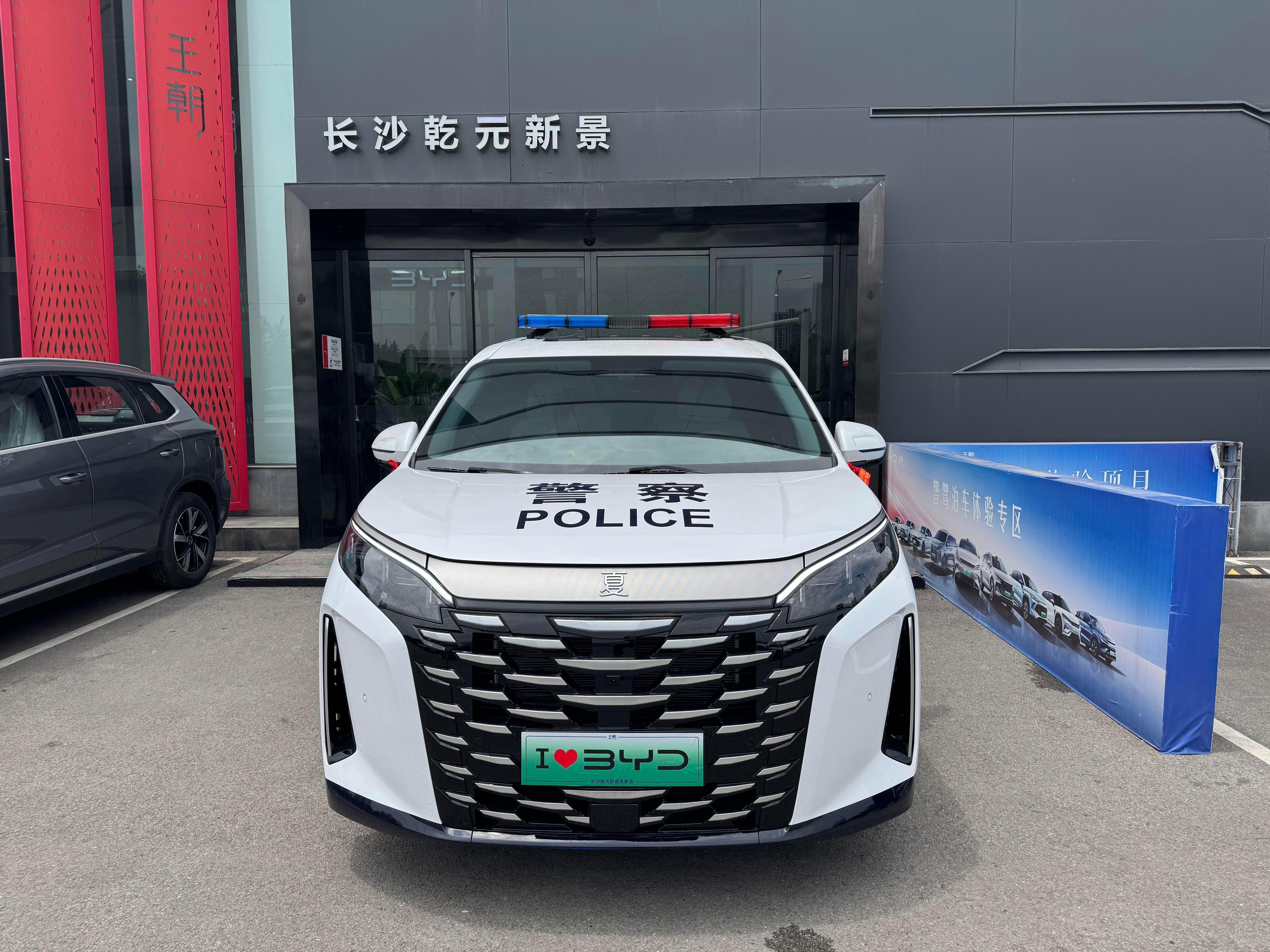 比亚迪夏成为公务司法用车，符合他的调性，庄重威严，还非常低调，你觉得呢？[偷笑]