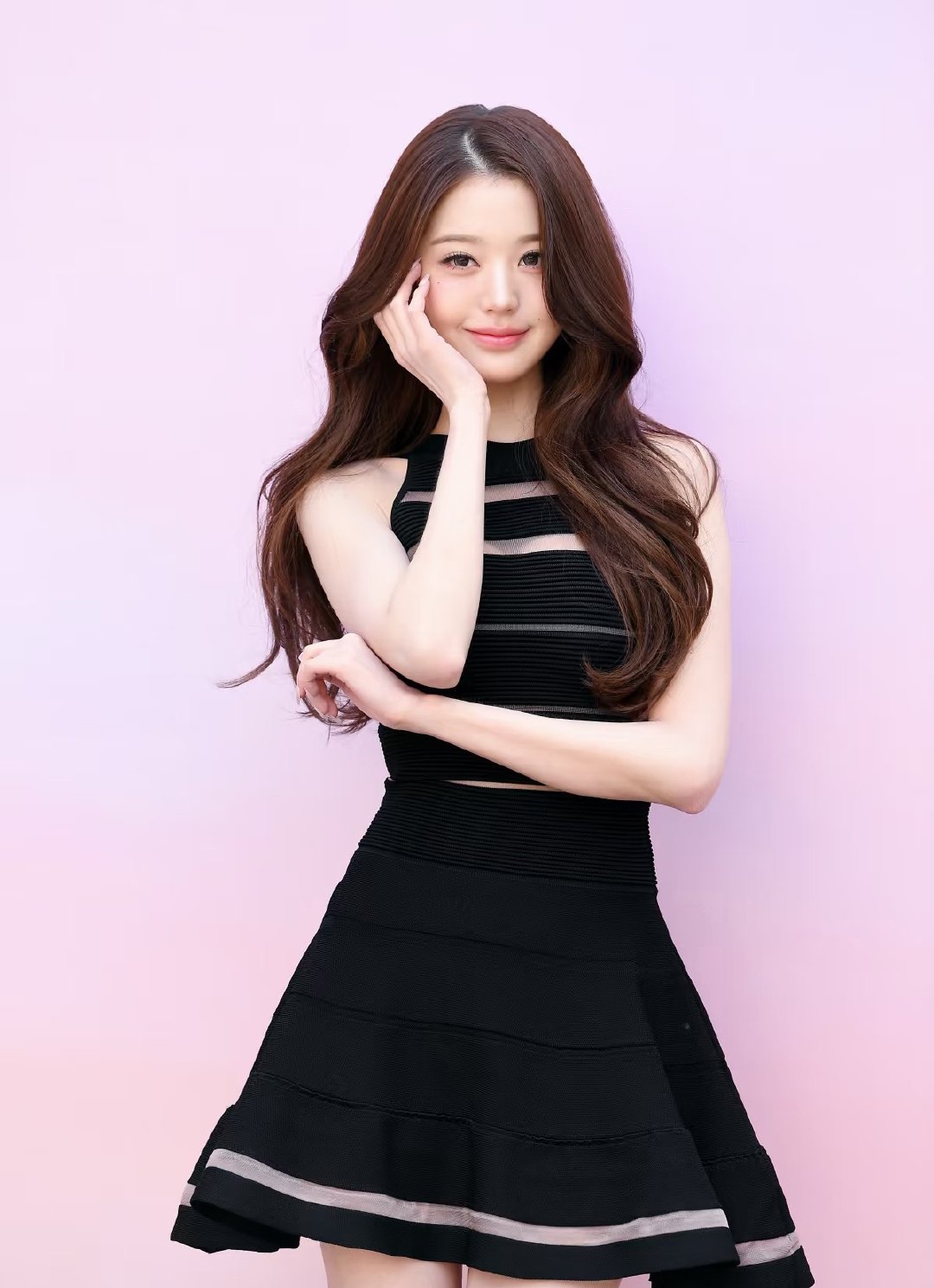 张元英戴森站台新闻图🈶，长发飘飘好女神！ 