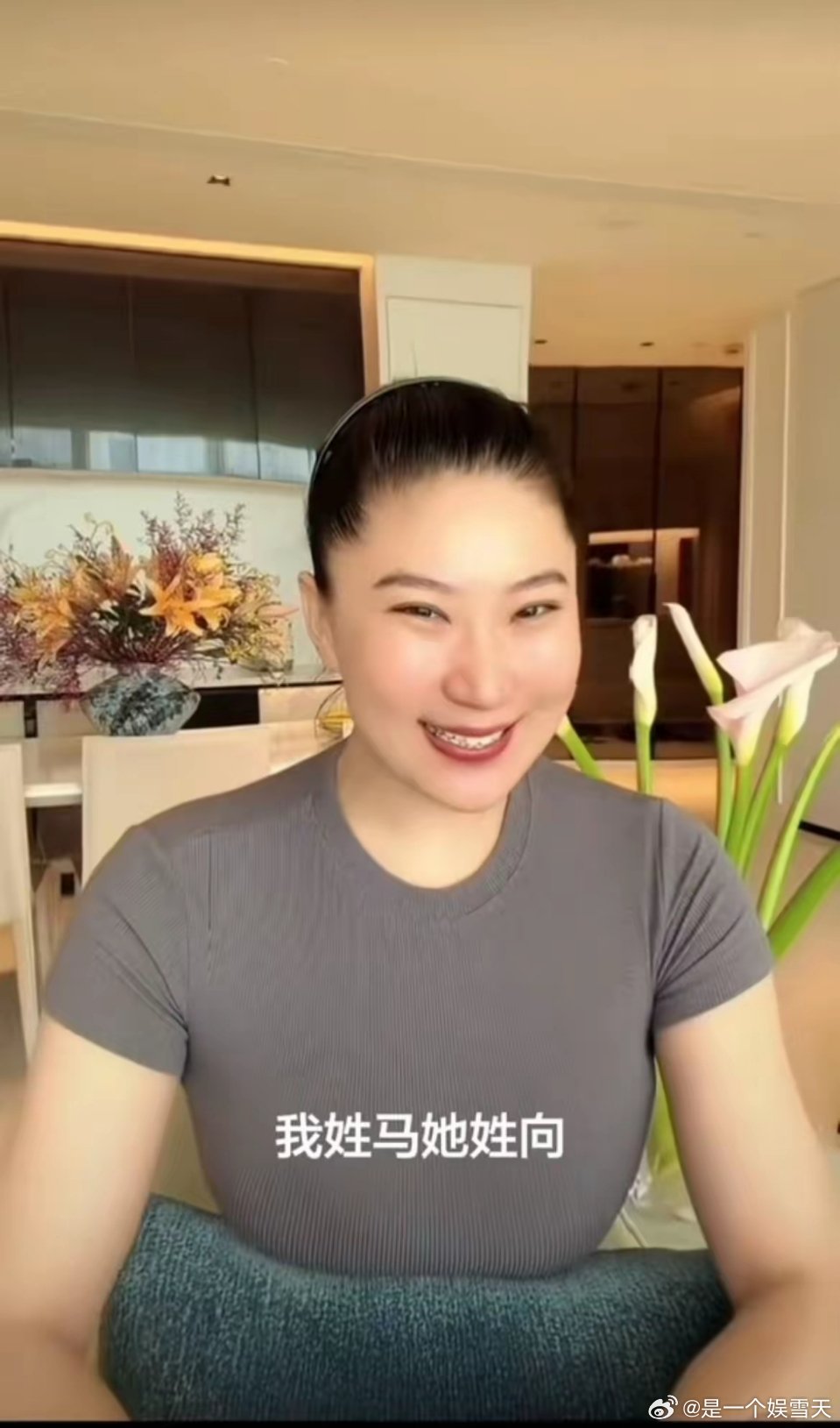谢贤前女友回应撞脸向太，Coco的回应分寸感十足，没有生气反驳，而是用一句玩笑化