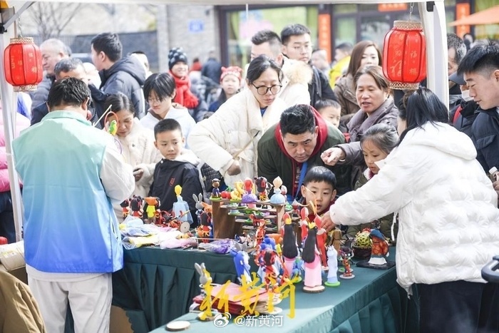 【文旅市场供需两旺，#济南30家景区接待游客近百万#】农历大年初五，泉城济南文旅