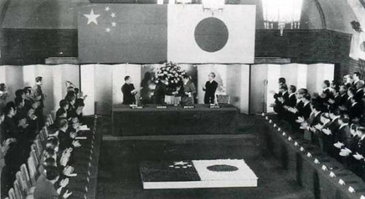 《中日和平友好条约》正式签字。1978年8月12日，《中日和平友好条约》在北京正