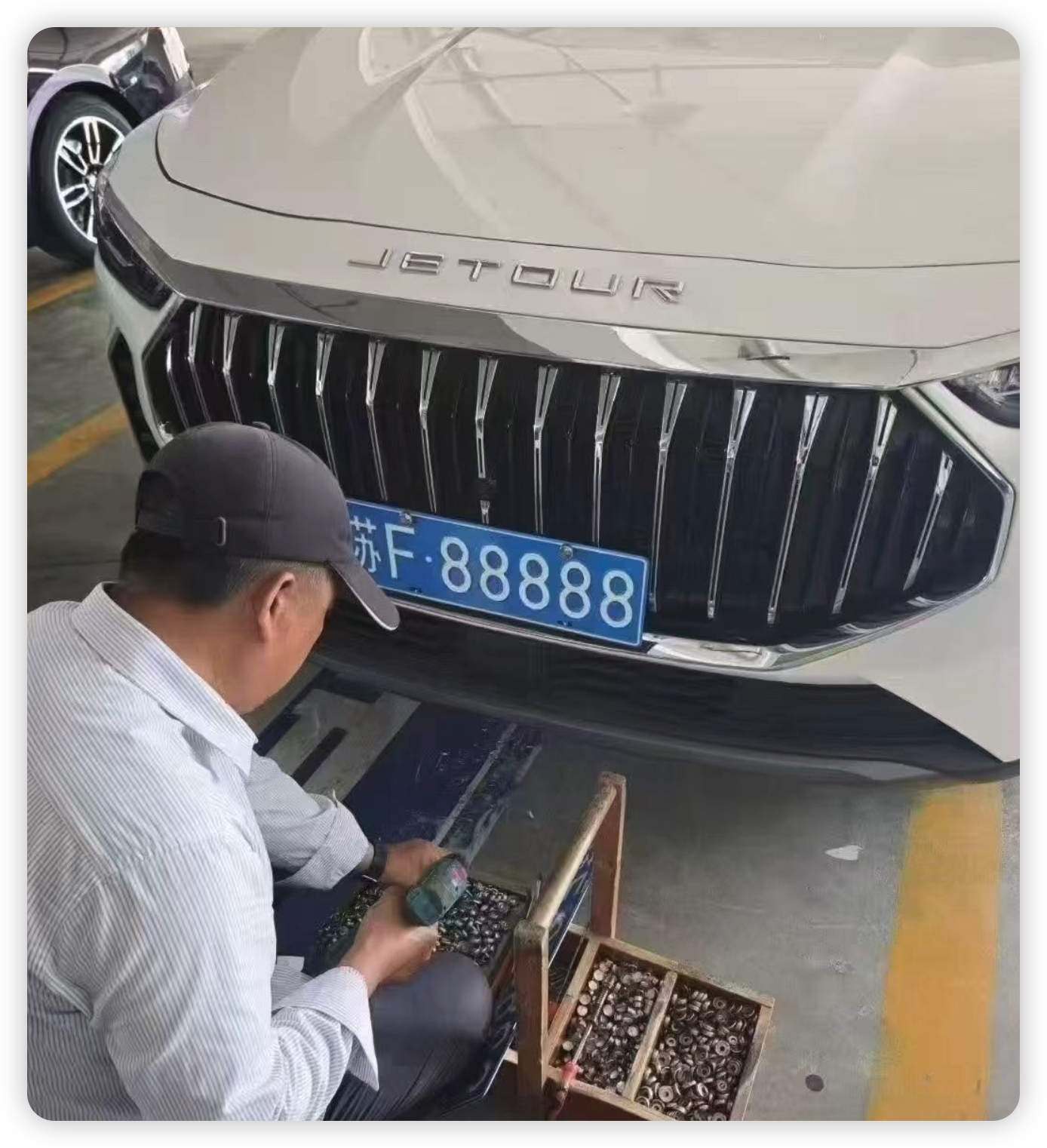 女车主摇中88888车牌有人现场出价110万 这得是啥运气啊，这种号能跑随机摇号