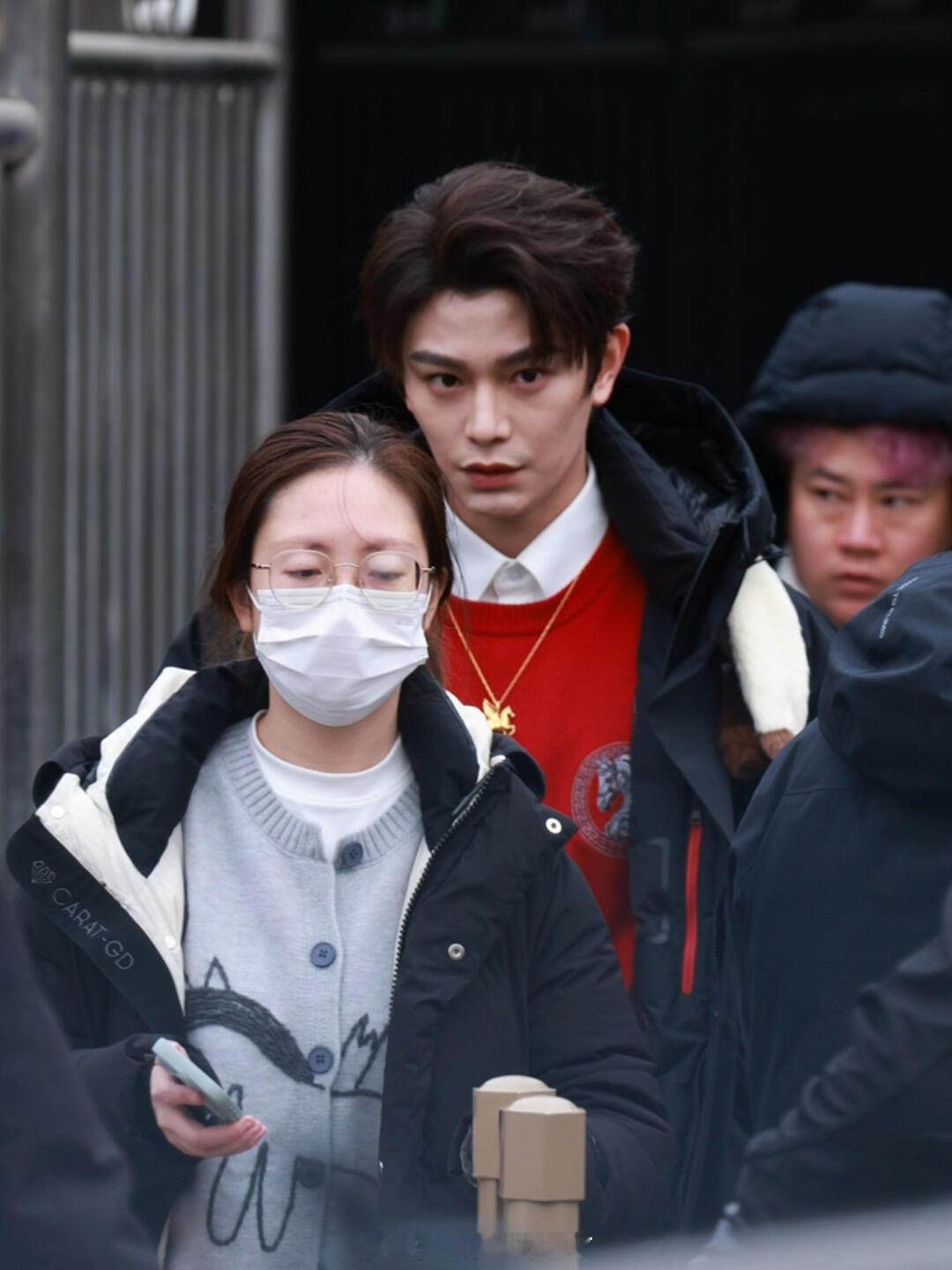 丁禹兮这个颜值在央妈的镜头下会更堪忧啊 