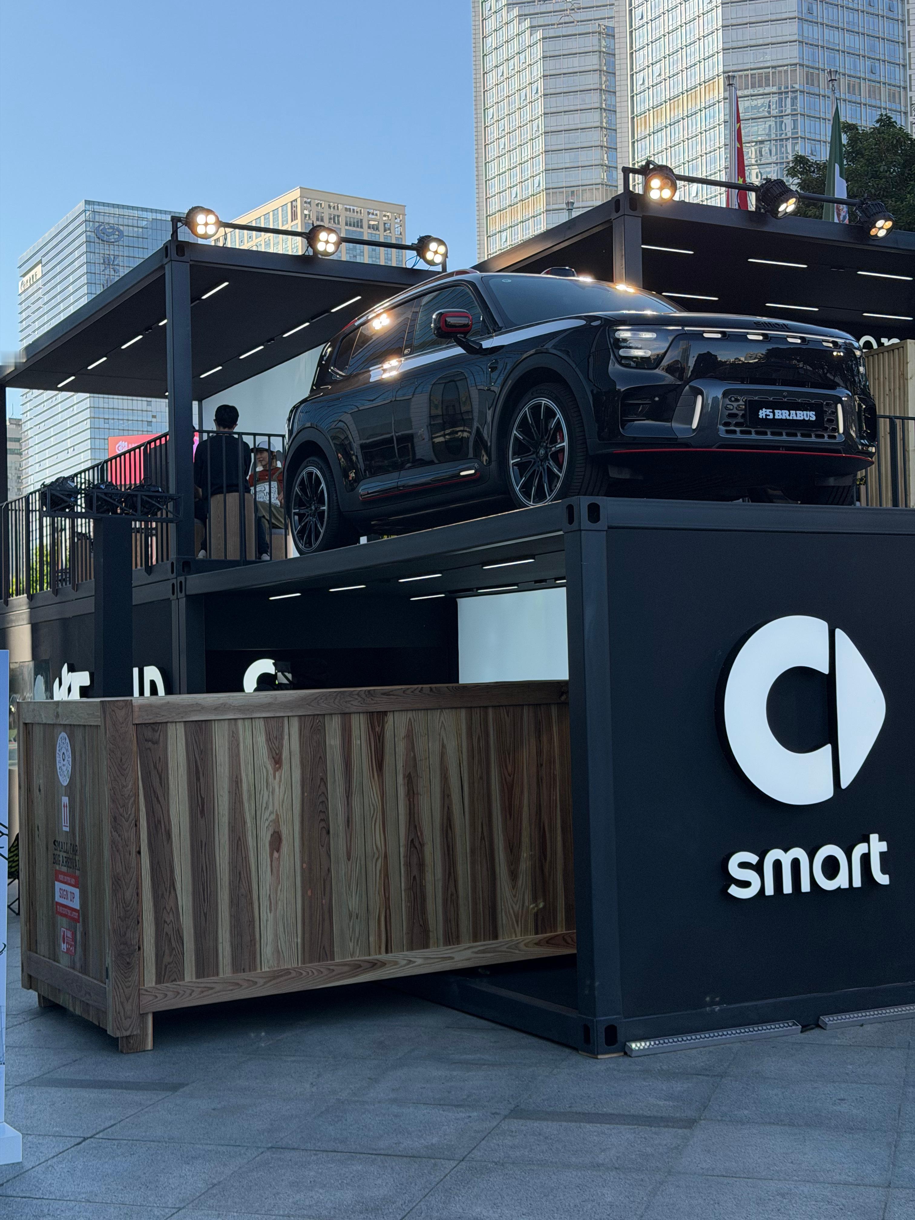 smart精灵2号，装在这个木箱子里？smart x Keith Haring街