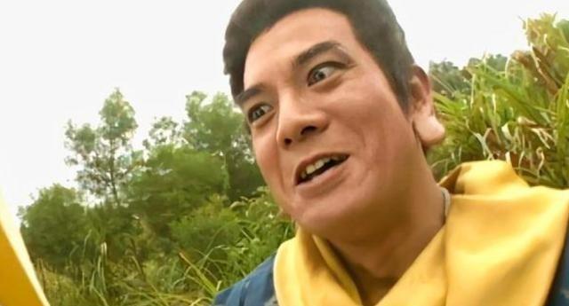 “鸠摩智”李国麟出身名门，从小渴望当警察，没想到出演《天龙八部》红出圈。正当事业