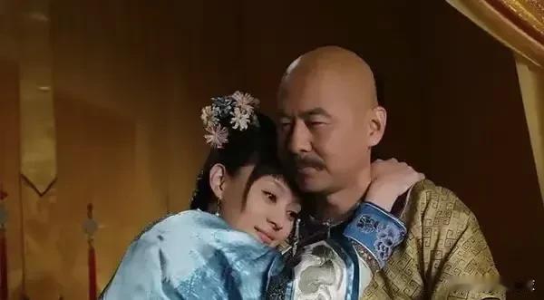 说皇上是一国之君必须心狠手辣，其实是大胖橘只是疑心重罢了，所以甄嬛也许一开始是爱
