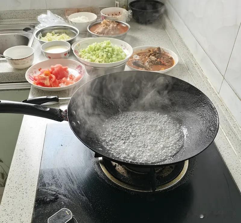 亲手做的家常饭菜，干净清淡、用料安心，三餐烟火气，治愈所有生活疲惫。
好好做饭，