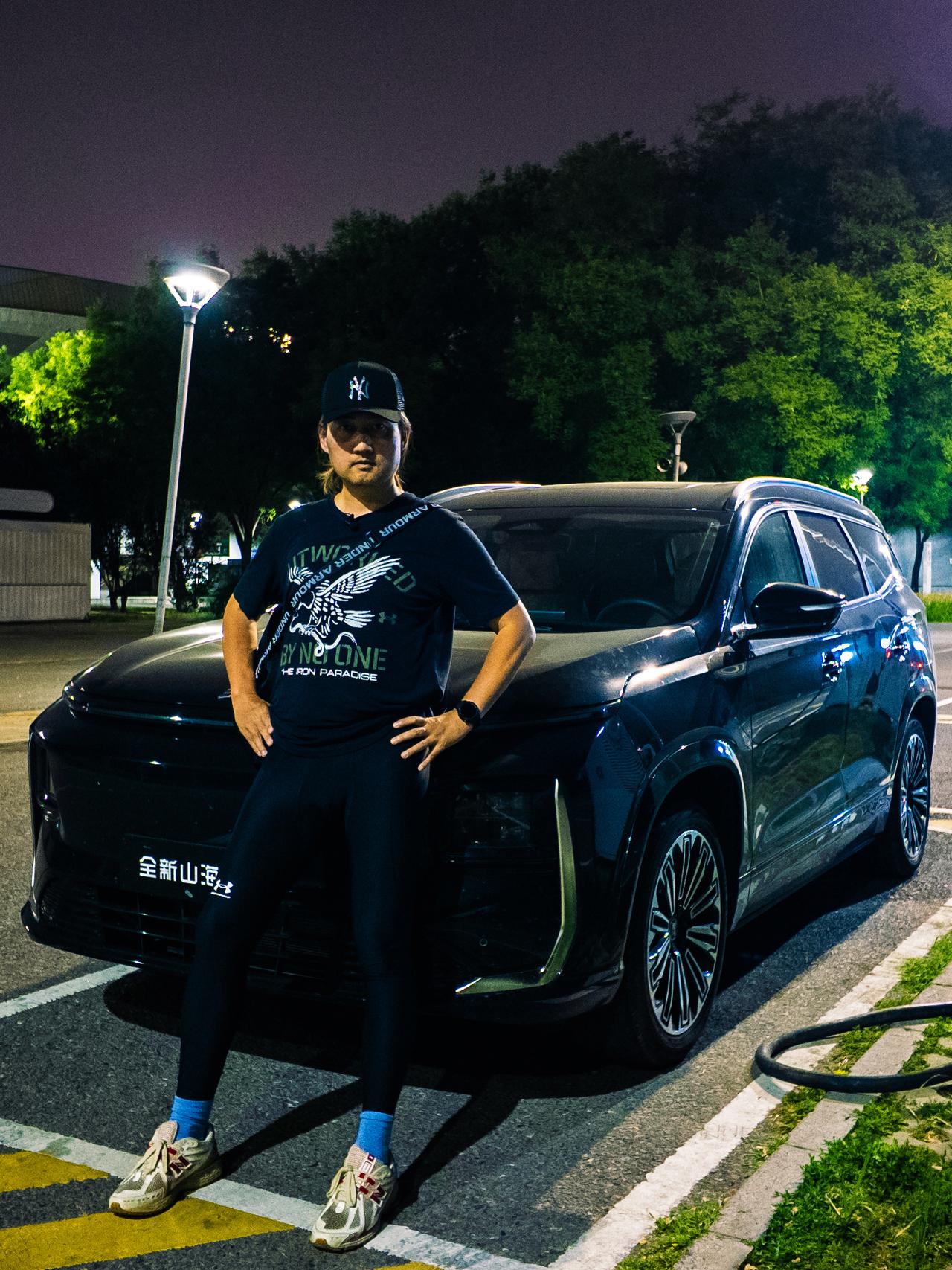 最近想接触不同的城市运动，看到网球比较热门，报了一节网球课，正好借了一台全新山海