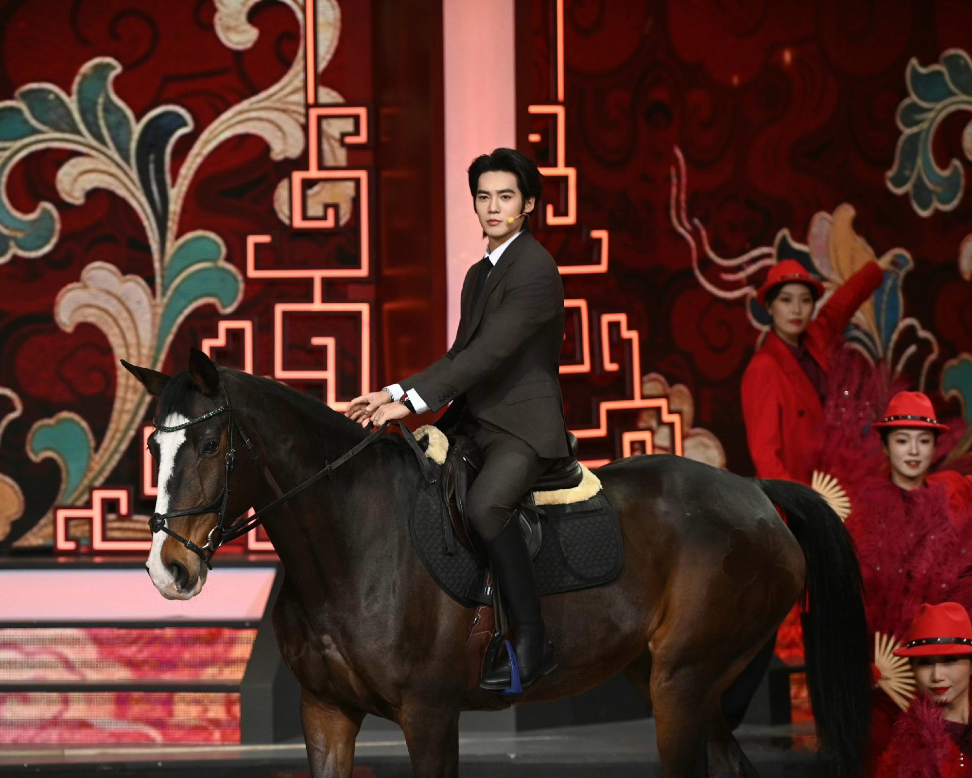 于适辽宁春晚骑马入场 辽宁春晚骑马入场，好厉害！ 