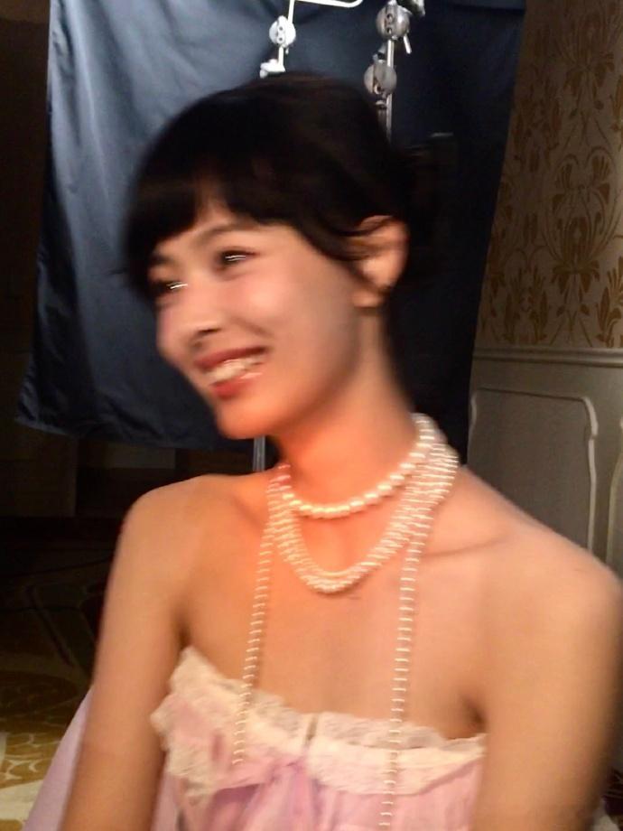 赵佳丽一整个美到挪不开眼赵佳丽live图状态  上海迪士尼十周年庆典精彩不断，赵
