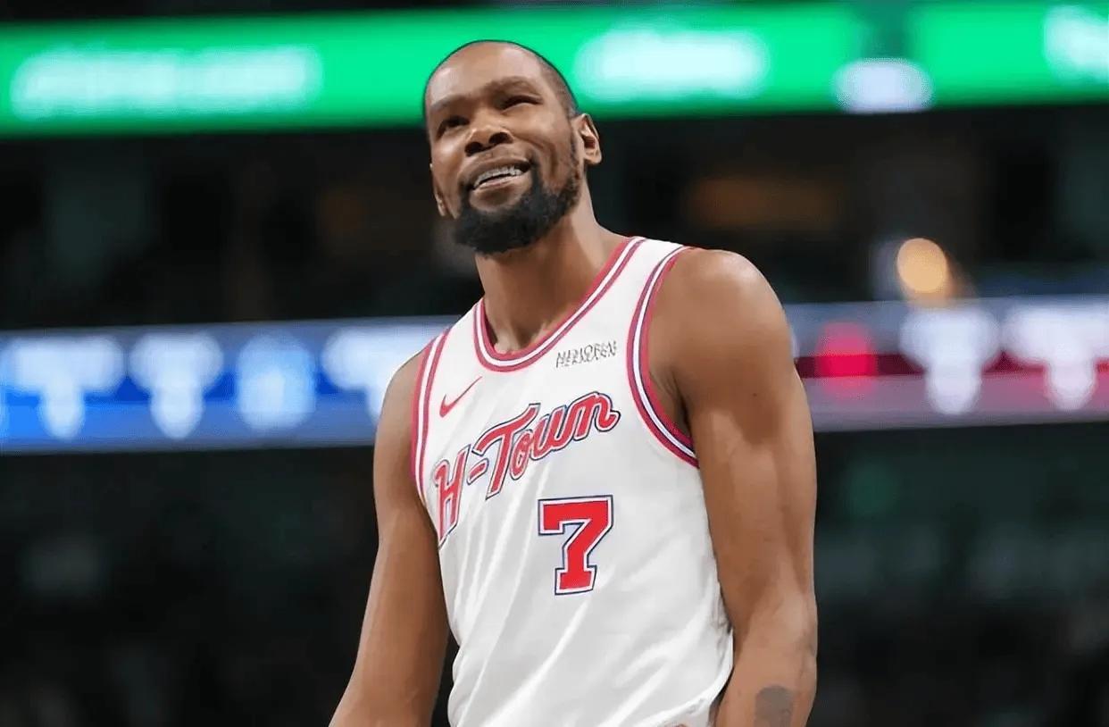 杜兰特今天又打了39分钟！
准确点说是38分钟44秒，要知道今天这可是背靠背的比