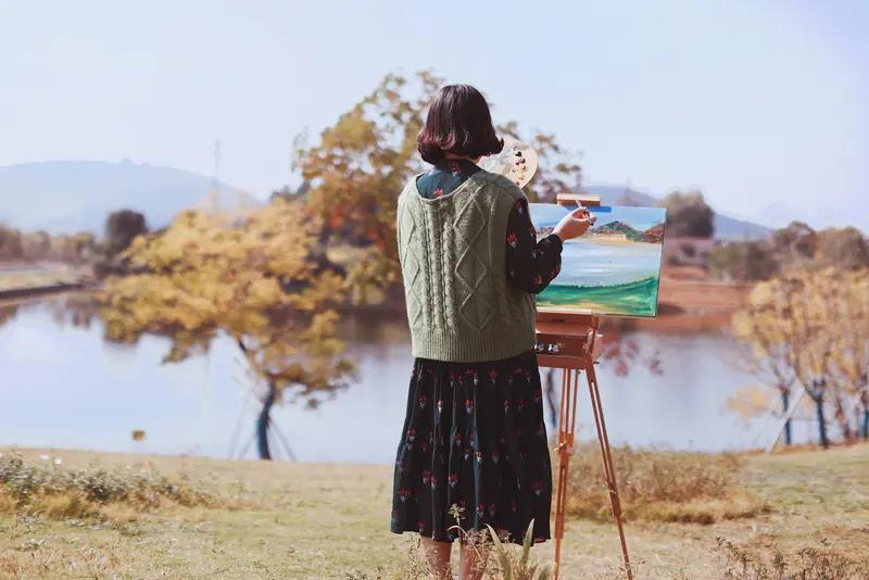 上联：岁月如歌翻新页。诚邀下联人生似画绘锦章