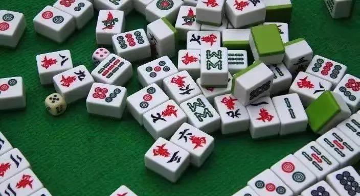 中国制造的麻将在美国市场热度飙升，普通套装售价可达 300至400美元 ，生产成