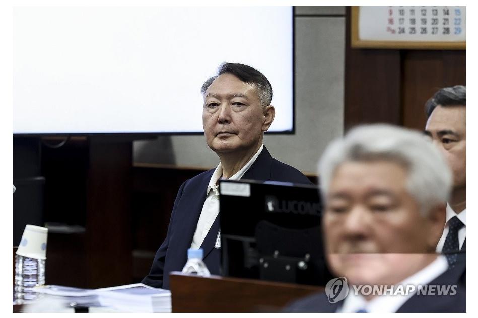 【韩前总统尹锡悦就涉嫌叛国到案受讯】（韩联社）尹锡悦15日将出席内乱特检组调查海
