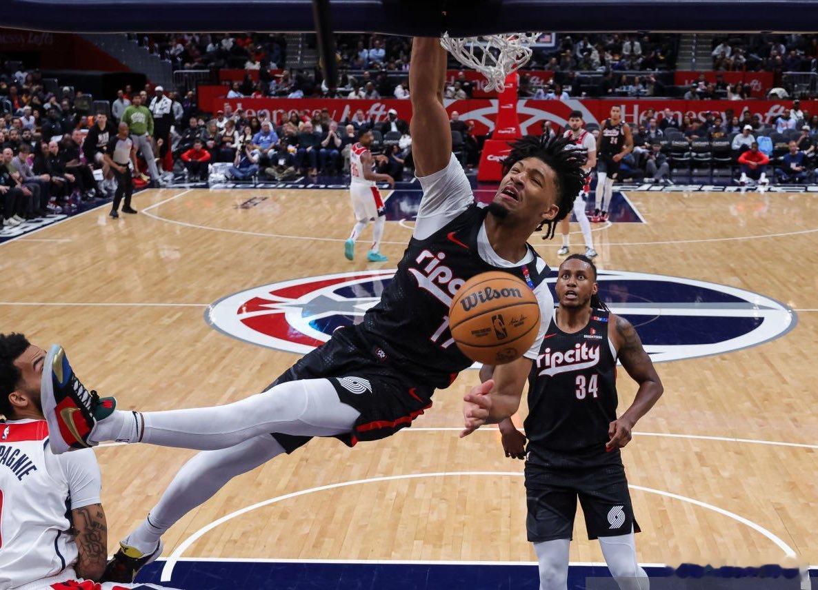 时隔两个月后，谢登夏普今天将在对阵快船的比赛中迎来复出！！！！ 