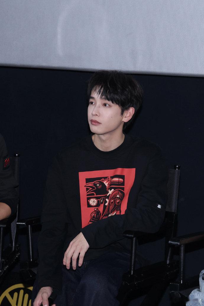 彭昱畅30岁当弟好哭又好笑 看他为姐姐攒嫁妆的情节，心里酸酸的鼻尖泛红，刚酝酿好