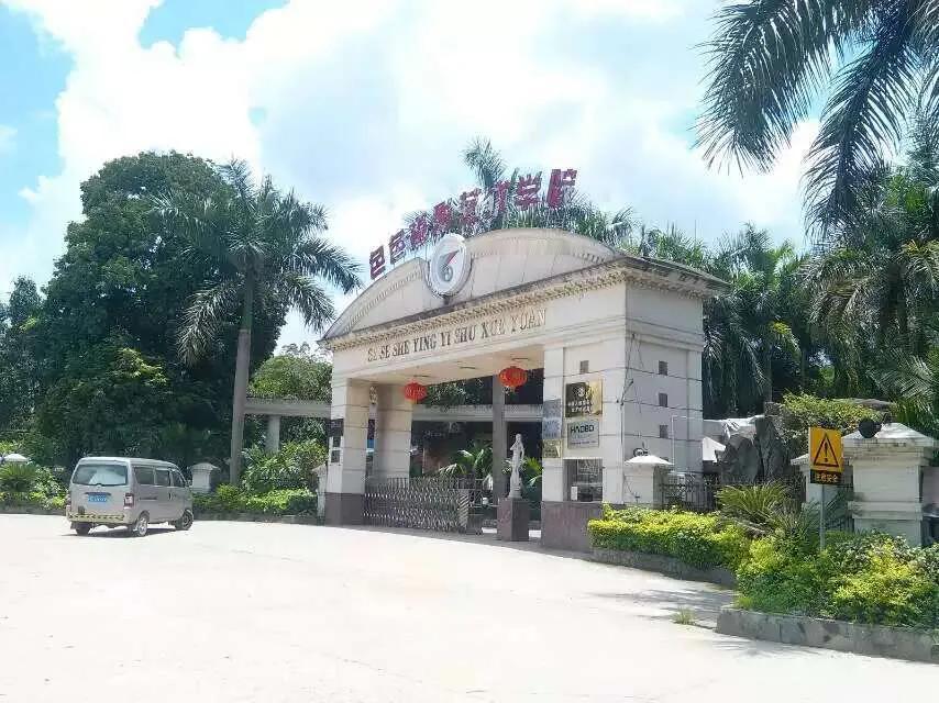 江门市曾经最辉煌的摄影机构【色色摄影】
我曾经也是一员，
摄影助理后期制作。
色