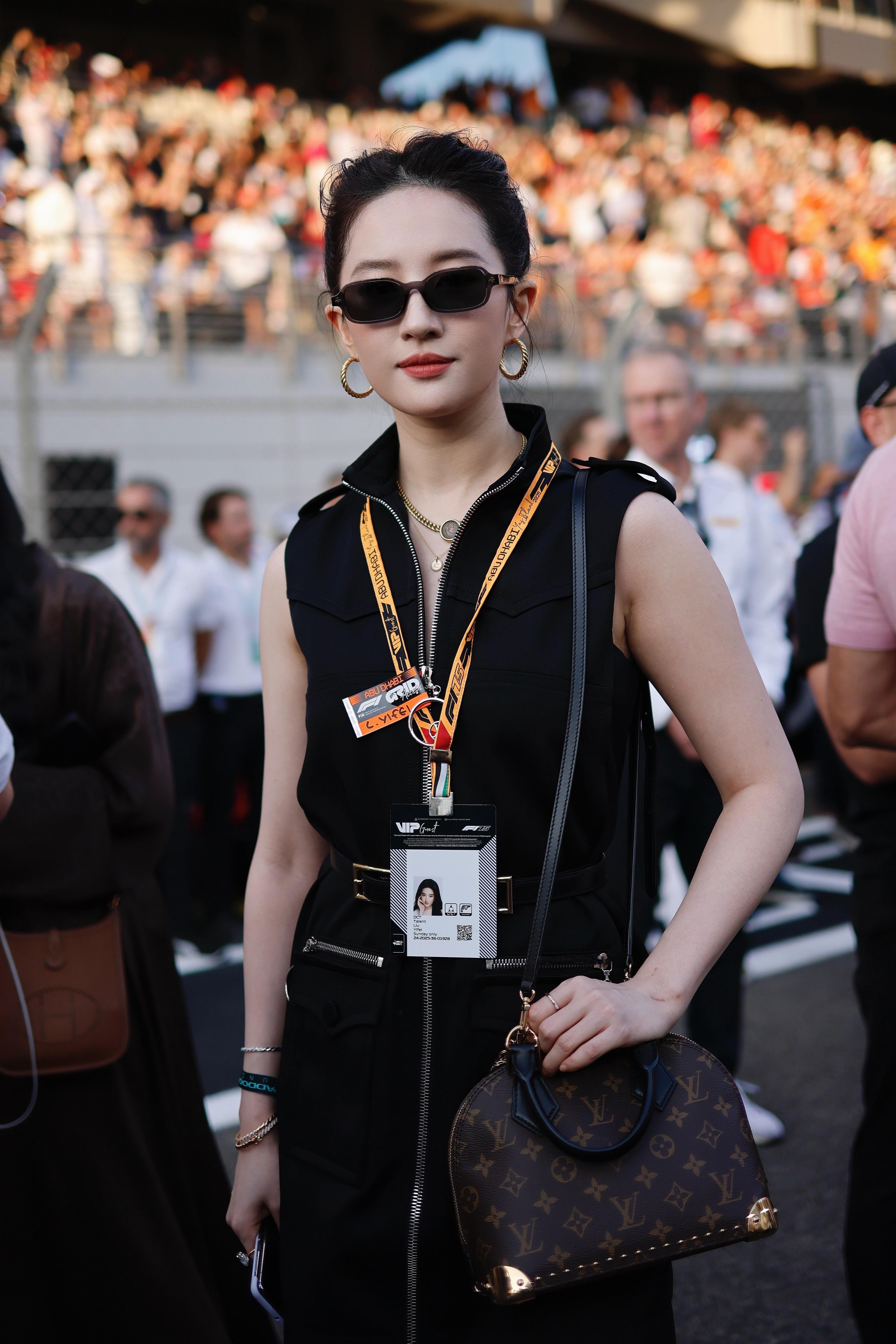 刘亦菲现身2025阿布扎比F1收官赛 