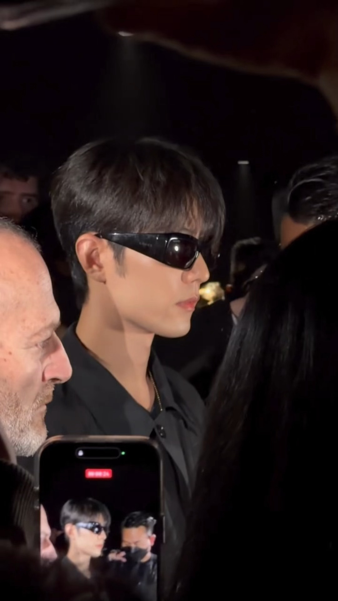 肖战 这很齐夏这竟然是同一天的肖战，好适合白切黑双胞胎设定啊，继承家业老钱风哥哥